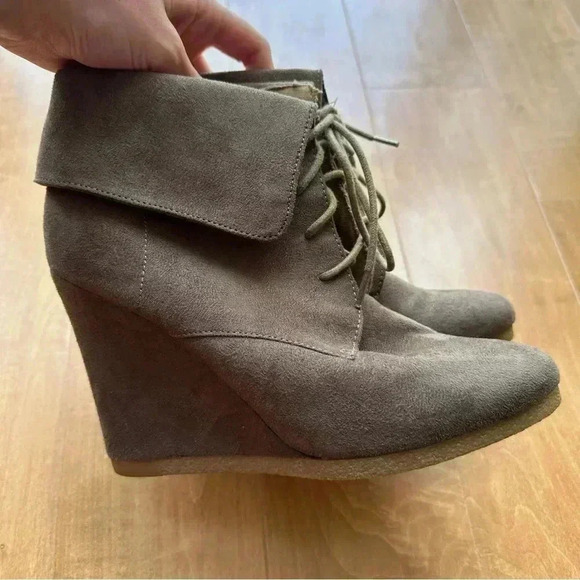 Mossimo Supply Co. Wedge Booties, Green/Taupe Ankle Boots for Women, Size 9 - Picture 9 of 10